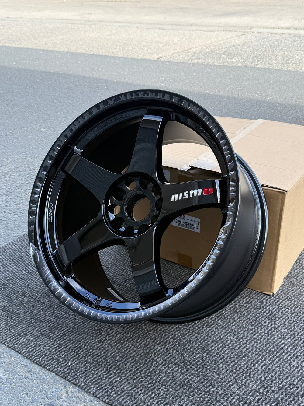 LMGT4 18-Inch Gloss Black Forged Wheel