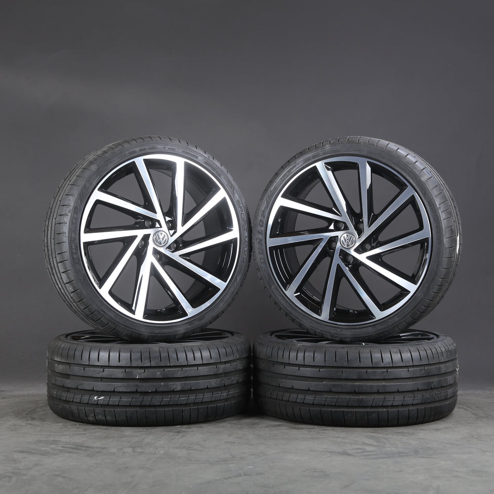 19x8 10-Spoke Machined Black Wheel