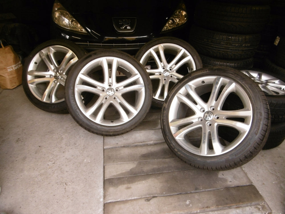 19x9 5 Double Spoke Wheel