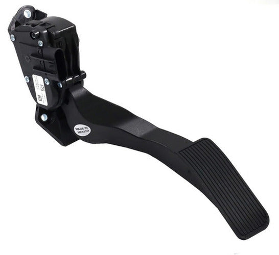 CAPA RR BUMPER STEP PAD W/O CHROME INSERT CHEVROLET SUBURBAN 1520