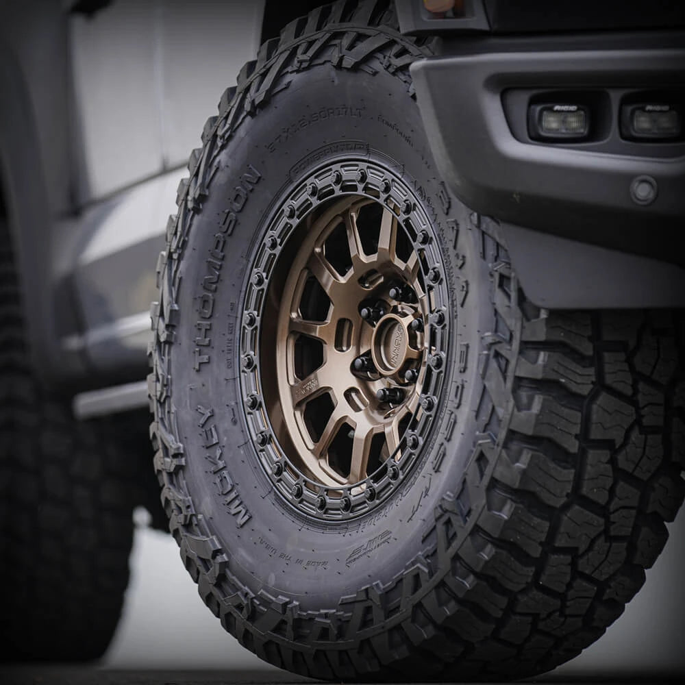KM540 Recon 18x8.5 0 Offset 6x139.7 Gloss Black Wheel