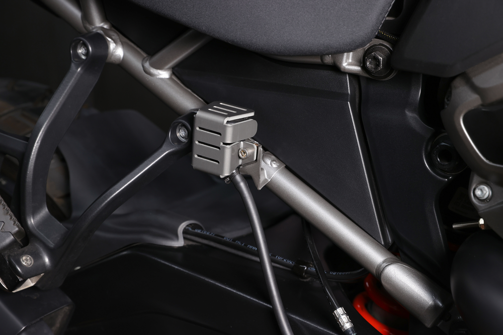 REAR BRAKE RESERVOIR GUARD KIT `21 PAN AMERICA