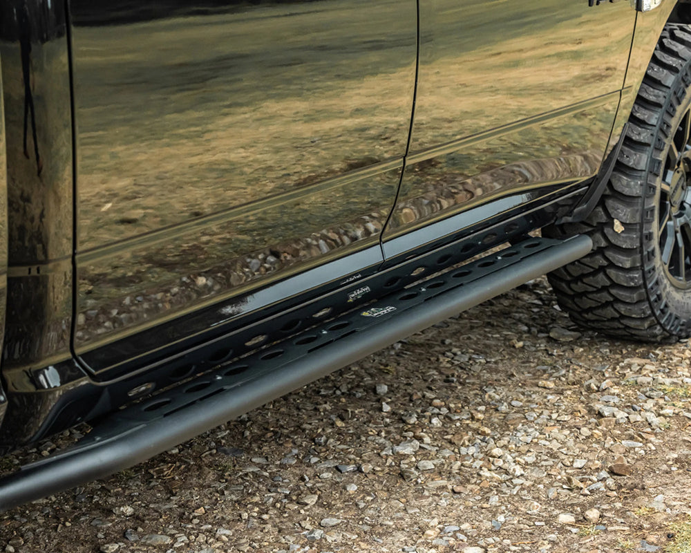 19C RAM 1500 CLASSIC RAID HEAVY DUTY SIDE STEPS