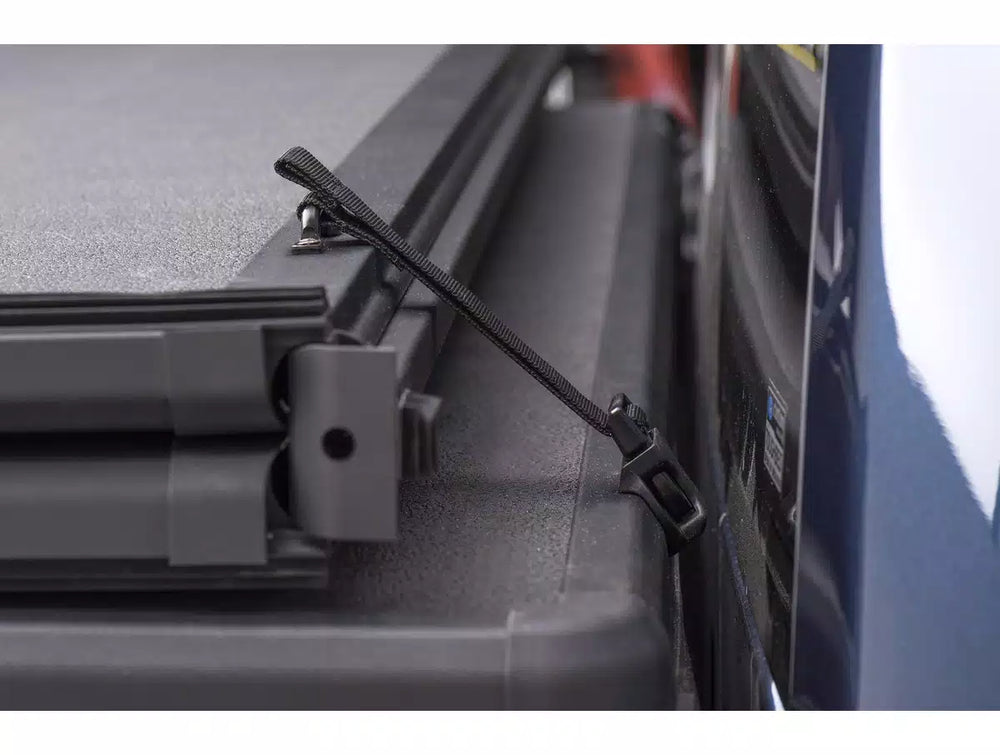 0415 TITAN 6.5FT BED W/RAIL SYSTEM SOLID FOLD 2.0